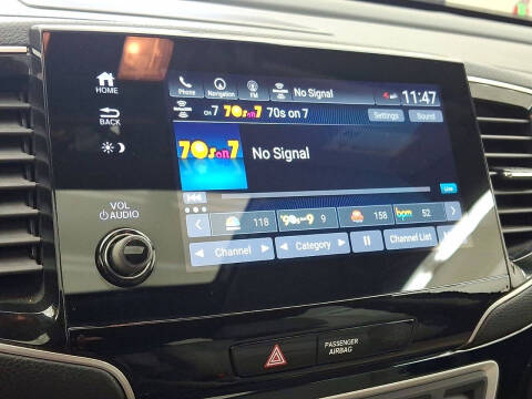 2019 Honda Pilot Touring w/Rear Captain's Chairs