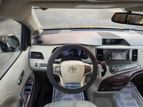 2013 Toyota Sienna XLE 8-Passenger