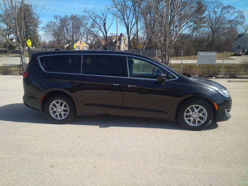 2017 Chrysler Pacifica Touring-L