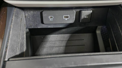 2020 Land Rover Defender 110 SE