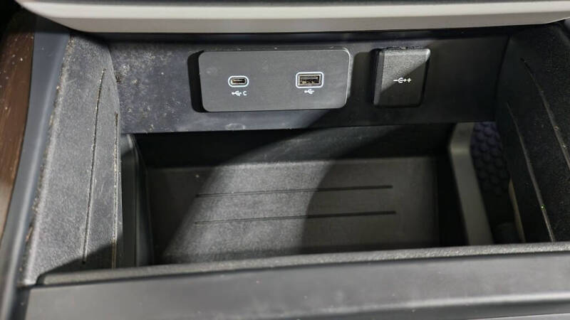 2020 Land Rover Defender 110 SE