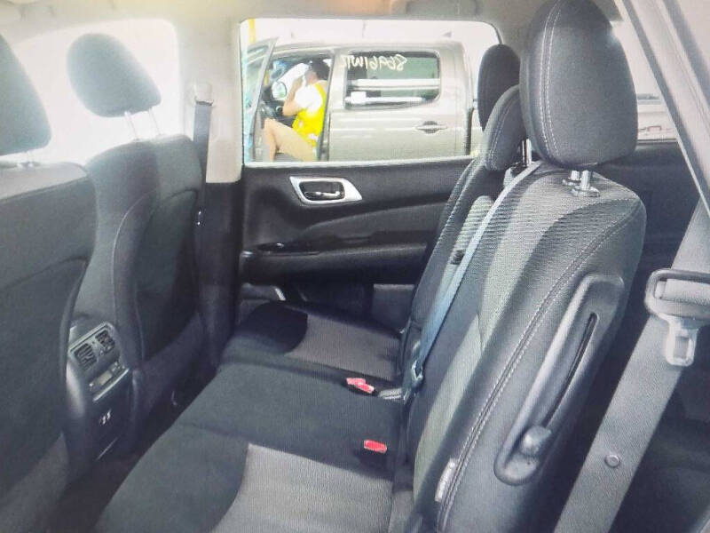 2019 Nissan Pathfinder S