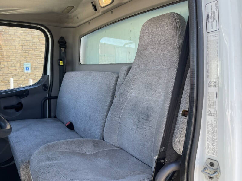 2013 Freightliner M2 106
