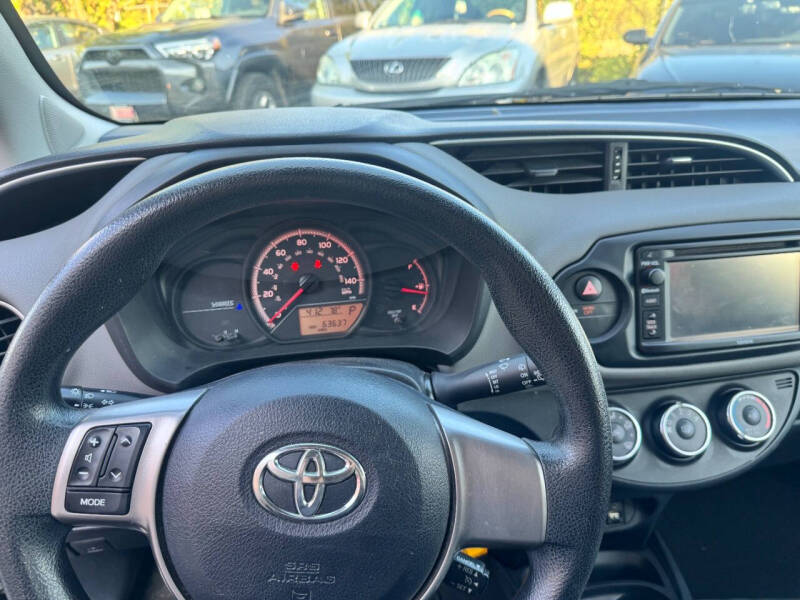 2016 Toyota Yaris 5-Door LE