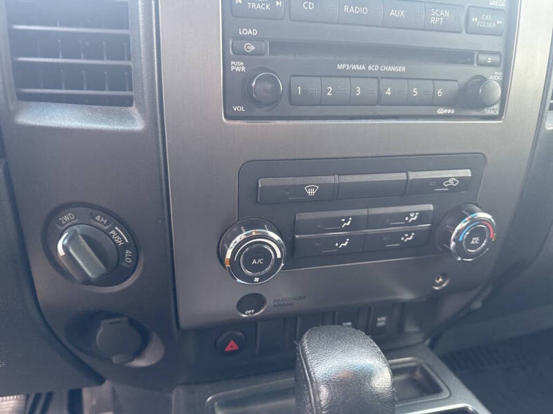 2011 Nissan Titan SV