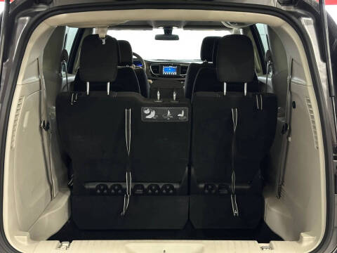 2020 Chrysler Voyager LX