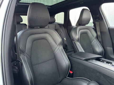 2019 Volvo XC60 T5 R-Design