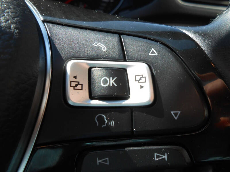 2017 Volkswagen Passat 1.8T R-Line