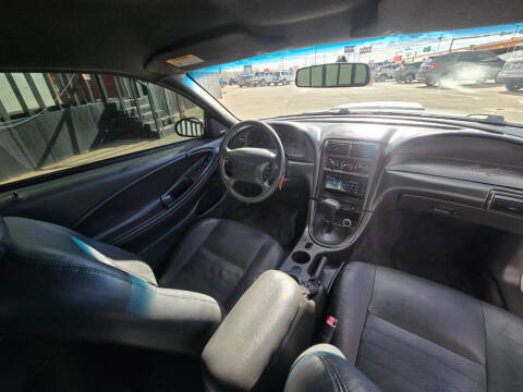 2004 Ford Mustang GT Deluxe