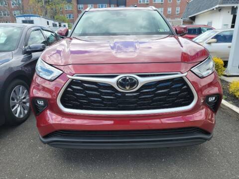 2021 Toyota Highlander for sale at OFIER AUTO SALES in Freeport NY