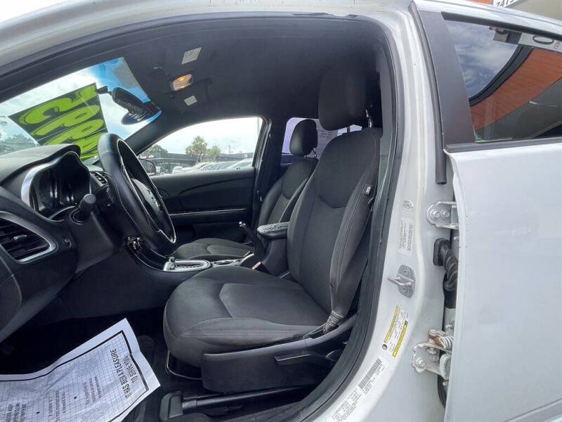 2013 Dodge Avenger SE