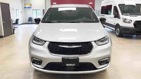 2024 Chrysler Pacifica Touring