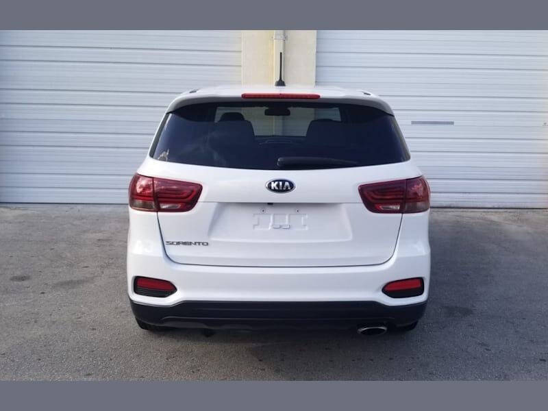 2020 Kia Sorento LX photo 5