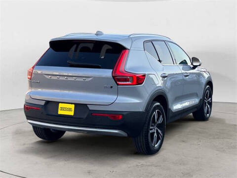 2023 Volvo XC40 B5 Plus Bright Theme