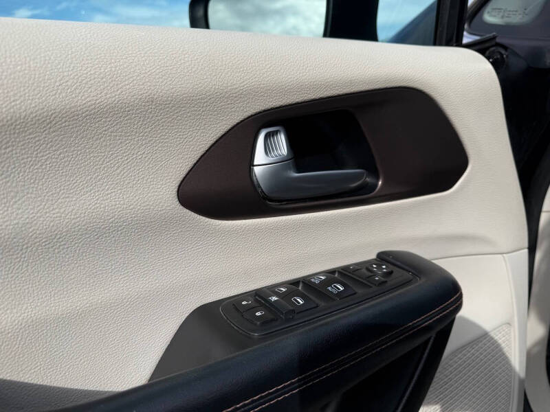 2017 Chrysler Pacifica Touring