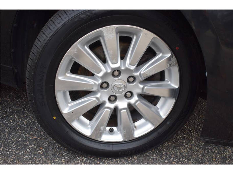 2011 Toyota Sienna LE 7-Passenger