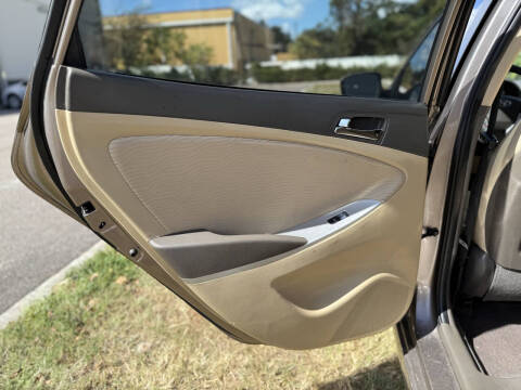 2013 Hyundai Accent GLS