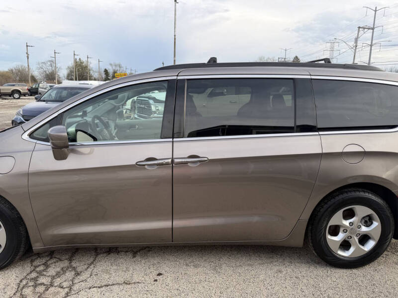 2017 Chrysler Pacifica Hybrid Premium