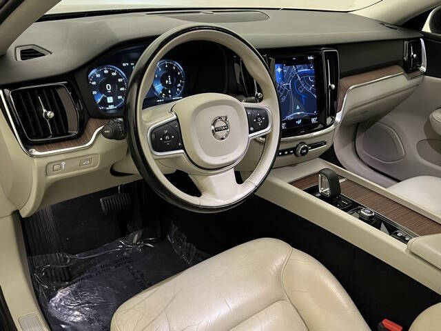 2022 Volvo S60 B5 Momentum