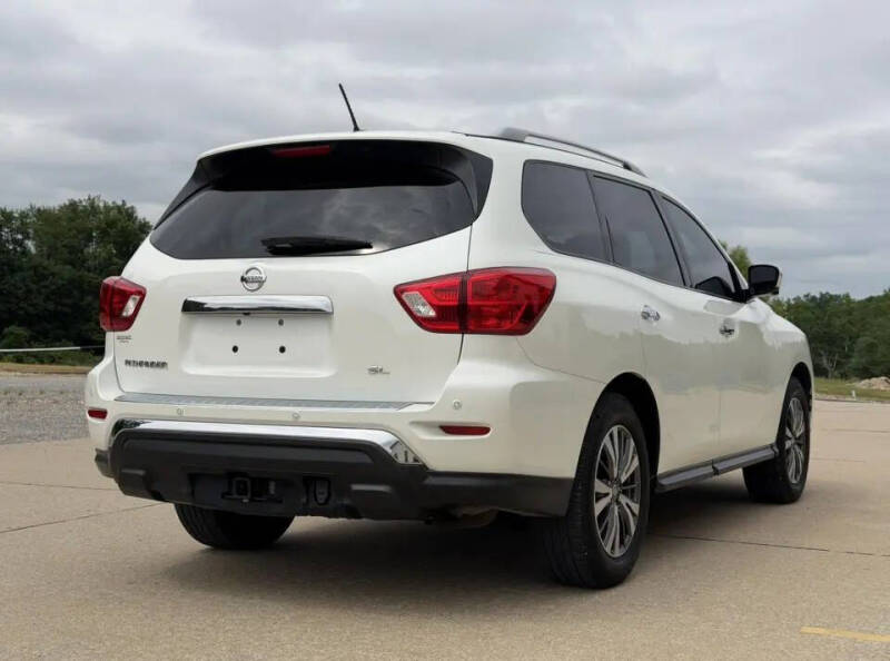 2017 Nissan Pathfinder SL
