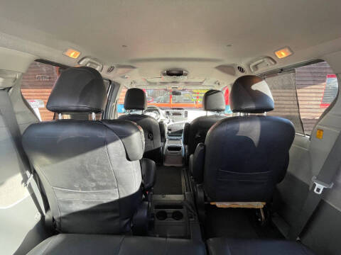 2011 Toyota Sienna SE 8-Passenger
