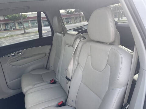 2020 Volvo XC90 T6 Momentum 7-Passenger