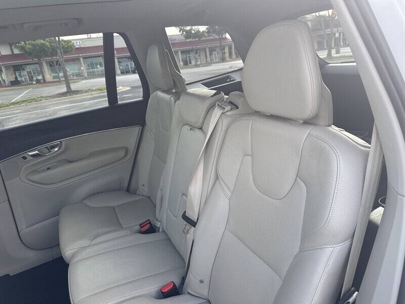 2020 Volvo XC90 T6 Momentum 7-Passenger