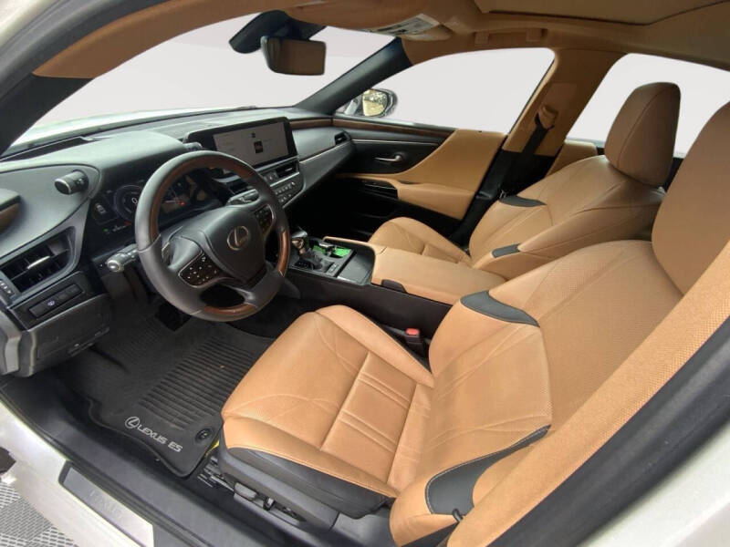 2023 Lexus ES 300h Luxury