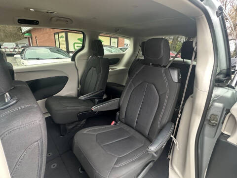 2022 Chrysler Voyager LX