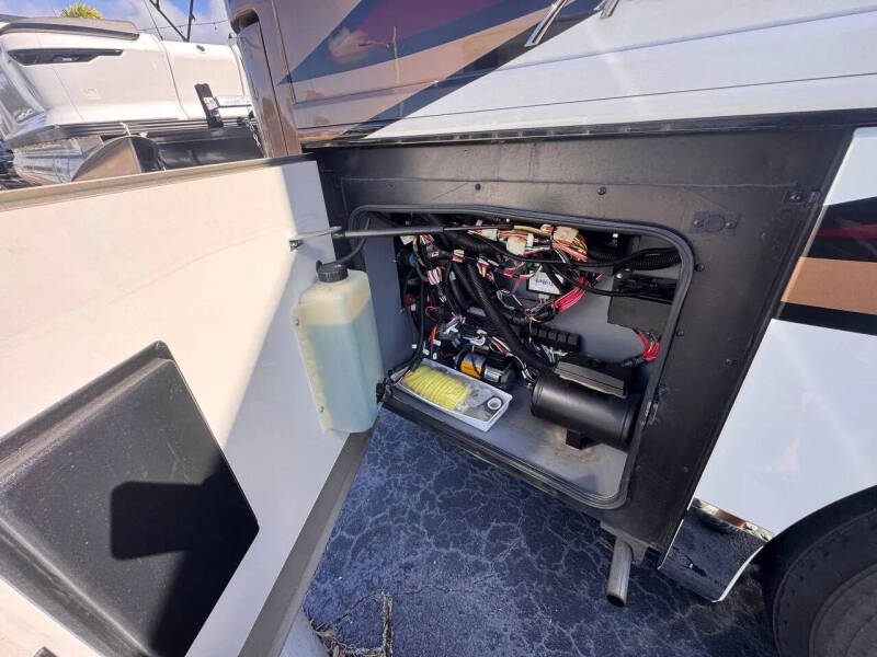 2018 Freightliner XCM Chassis