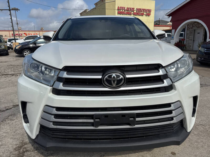 2019 Toyota Highlander LE 4x2's photo