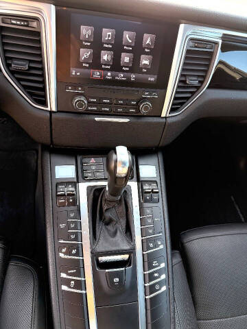 2017 Porsche Macan