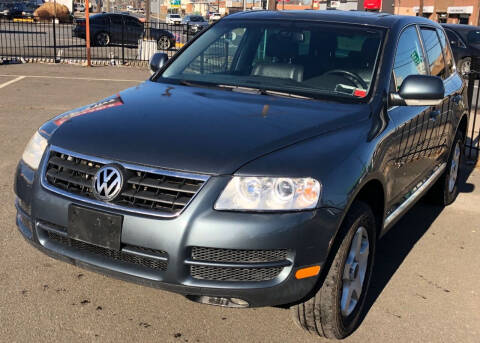 2006 Volkswagen Touareg for sale at MAGIC AUTO SALES in Little Ferry NJ
