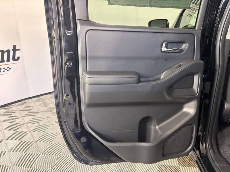 2025 Nissan Frontier SV