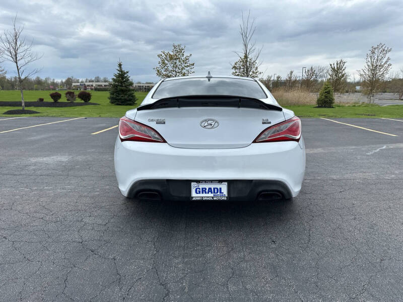 2013 Hyundai Genesis Coupe 3.8 R-Spec