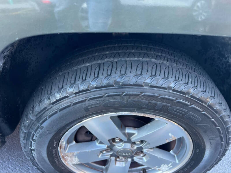 2008 Jeep Commander Sport