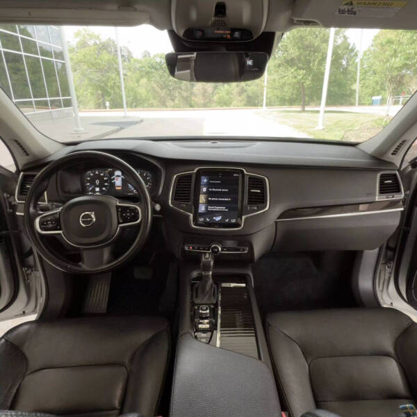 2019 Volvo XC90 T6 Momentum