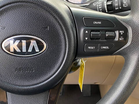 2017 Kia Sedona LX
