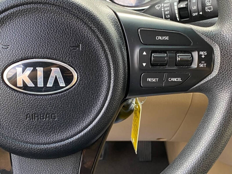 2017 Kia Sedona LX