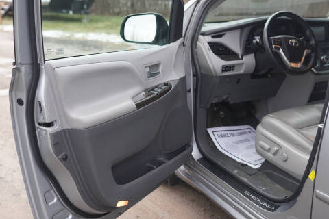 2015 Toyota Sienna XLE 8-Passenger