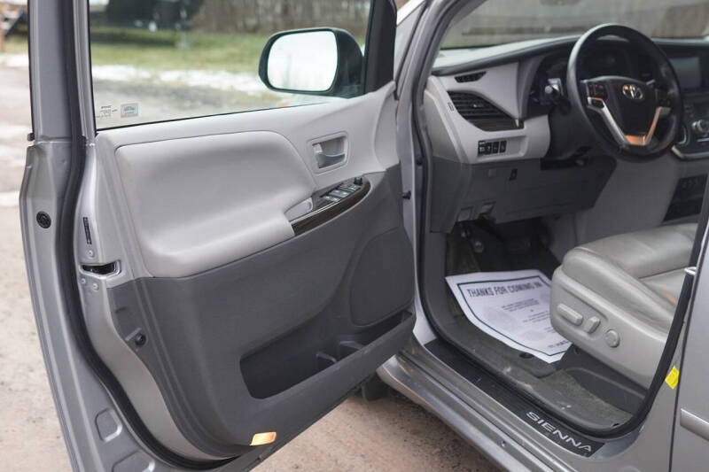 2015 Toyota Sienna XLE 8-Passenger