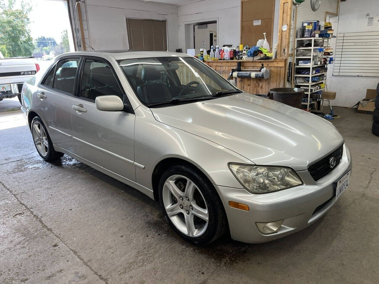 Lexus is 300 2002