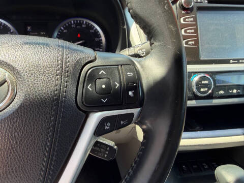 2017 Toyota Highlander SE