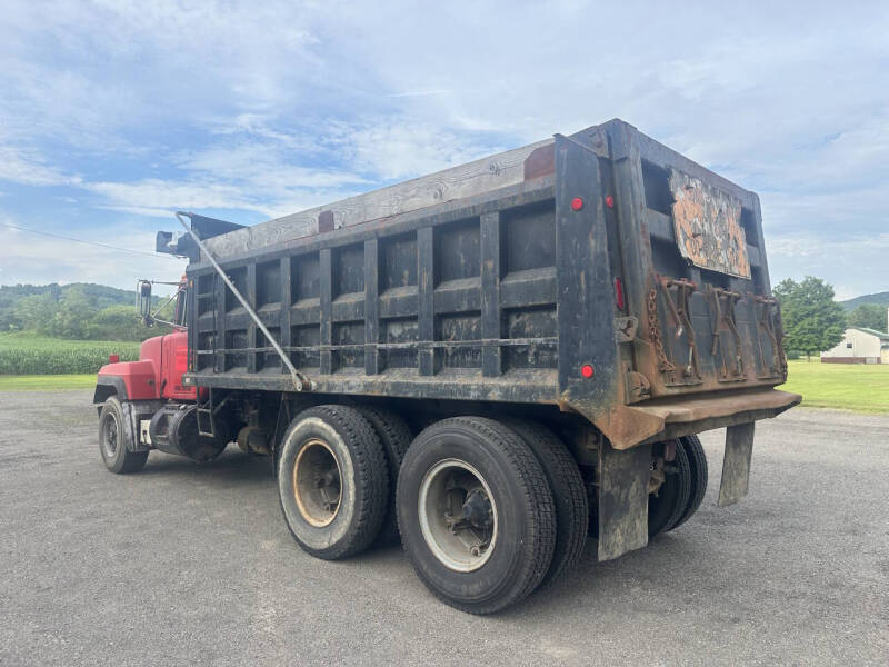 2002 Mack glider