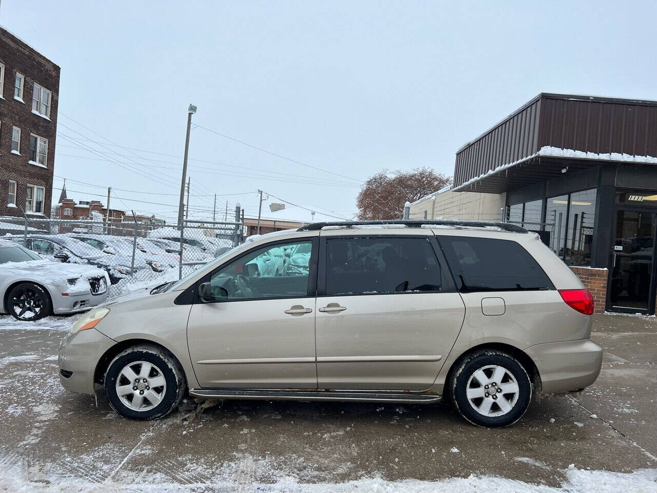 Gold 2006 Toyota Sienna CE 7 Passenger CE 7-Passenger 4dr Mini-Van 2