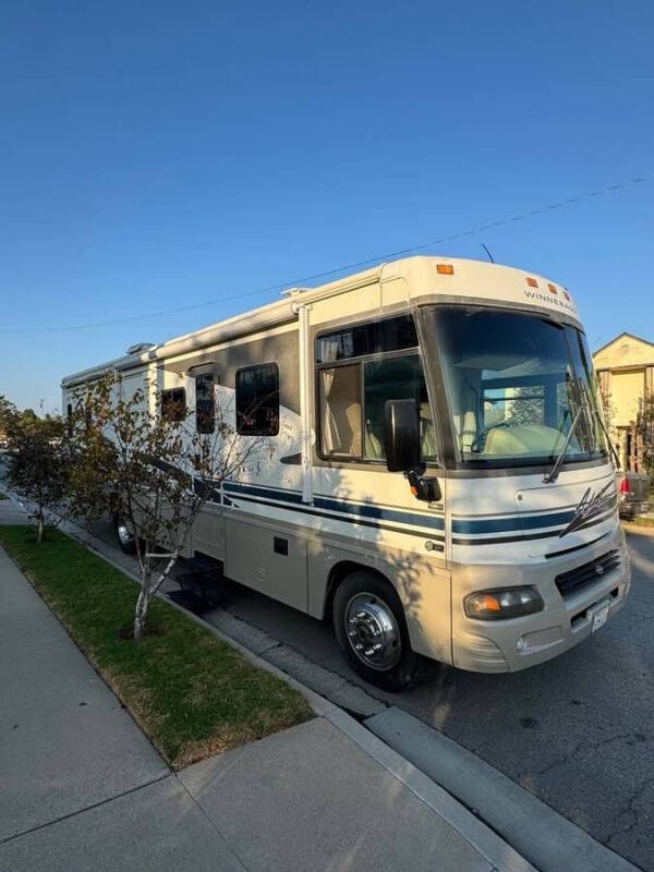 2004 Winnebago Adventurer