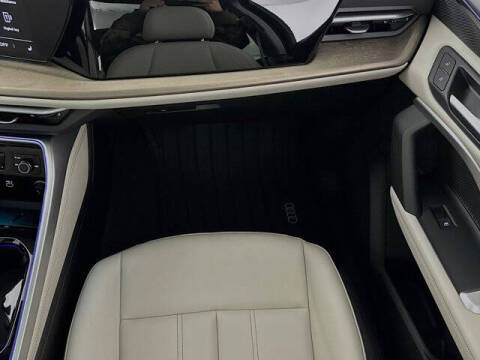 2025 Audi Q5 quattro Premium TFSI