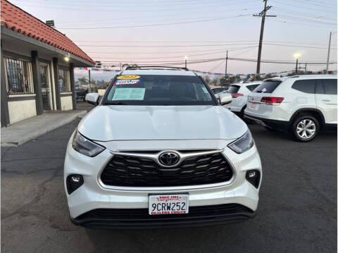 2022 Toyota Highlander LE