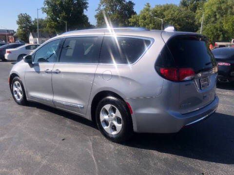 2017 Chrysler Pacifica Touring-L Plus