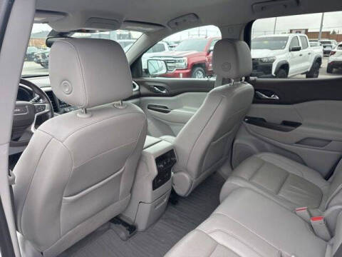 2023 GMC Acadia SLT